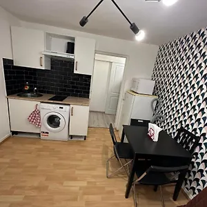 T2 A La Gare Rer C - Parking - Orly Airport 7km , Savigny-sur-Orge France