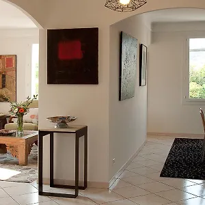 D Artiste Apartment