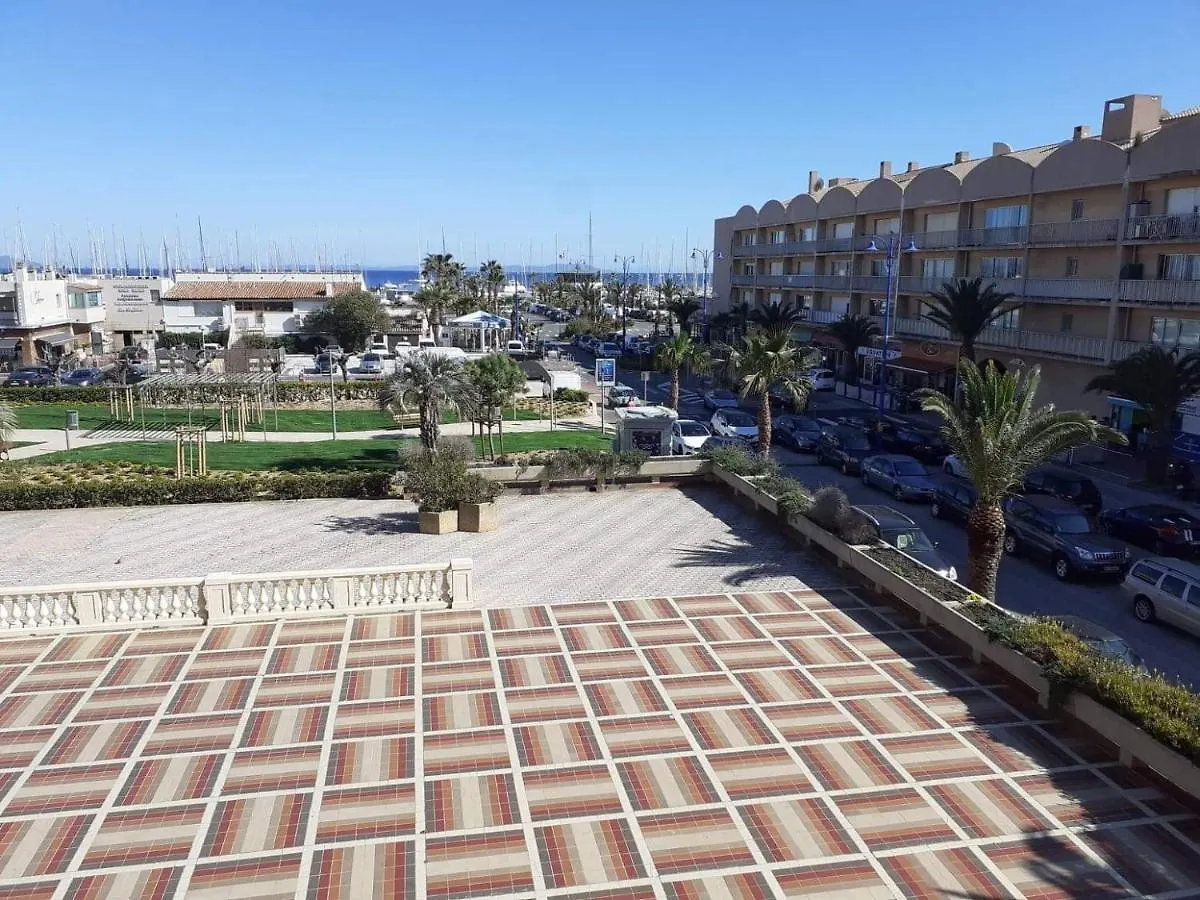 Studio 4 Personnes Avec Vue Sur Le Port Apartment Hyeres France