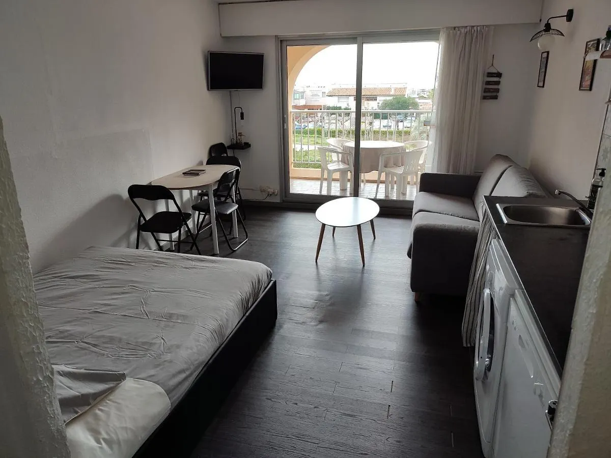 Studio 4 Personnes Avec Vue Sur Le Port Apartment Hyeres France